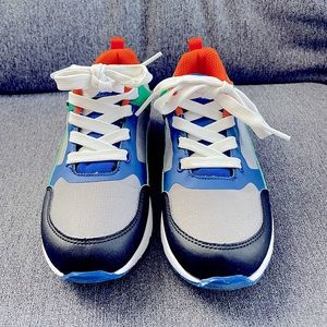 EUC Mountain Warehouse waterproof laced sneakers size 13